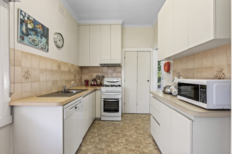 Photo - 10 Iris Street, Burwood VIC 3125 - Image 8