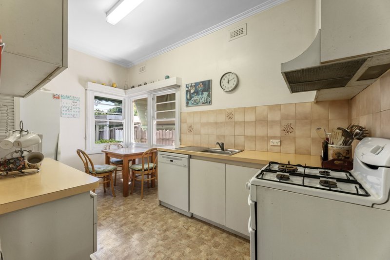 Photo - 10 Iris Street, Burwood VIC 3125 - Image 9