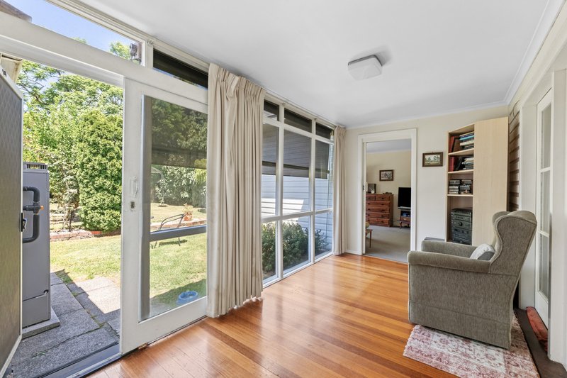 Photo - 10 Iris Street, Burwood VIC 3125 - Image 10