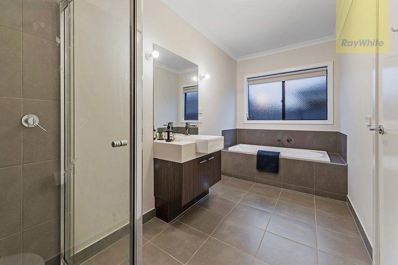 Photo - 10 Iron Bridge Road, Craigieburn VIC 3064 - Image 12