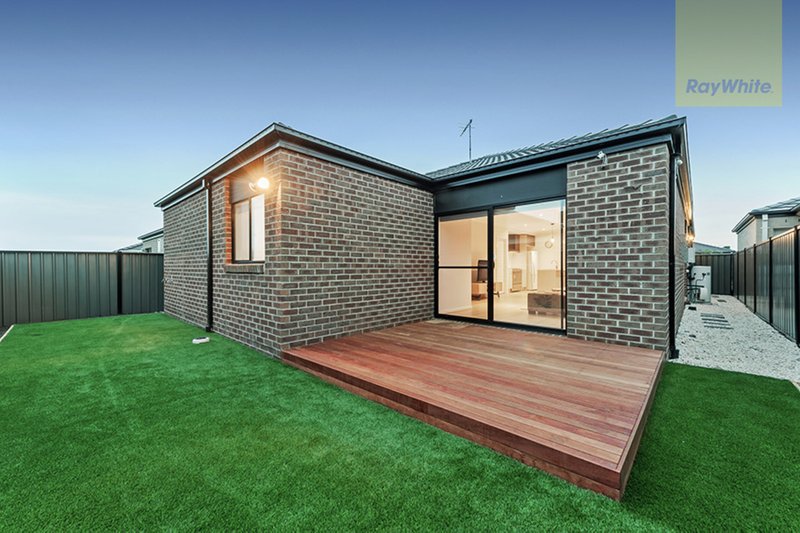 Photo - 10 Iron Bridge Road, Craigieburn VIC 3064 - Image 13