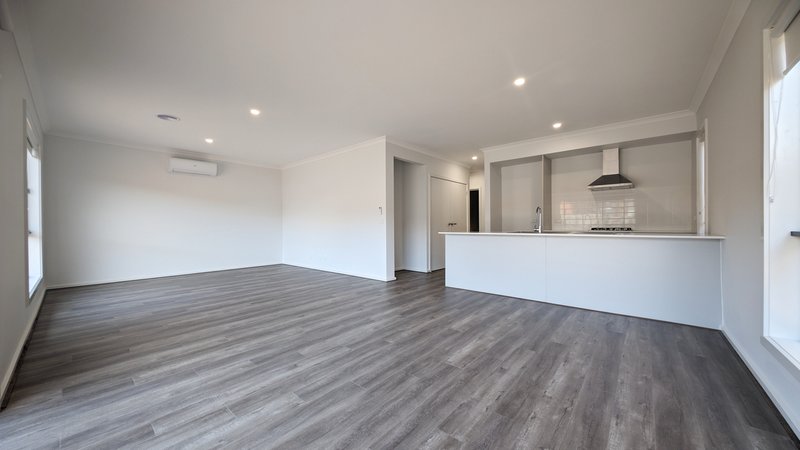 Photo - 10 Ivory Road, Donnybrook VIC 3064 - Image 2