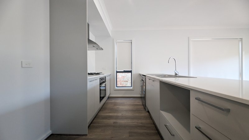 Photo - 10 Ivory Road, Donnybrook VIC 3064 - Image 3