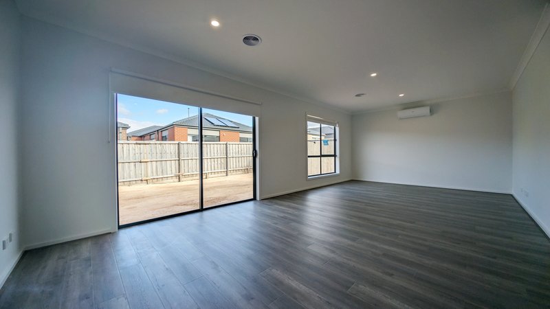 Photo - 10 Ivory Road, Donnybrook VIC 3064 - Image 4