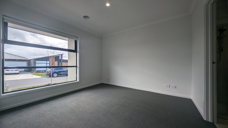 Photo - 10 Ivory Road, Donnybrook VIC 3064 - Image 5