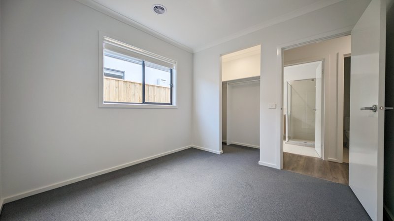 Photo - 10 Ivory Road, Donnybrook VIC 3064 - Image 7