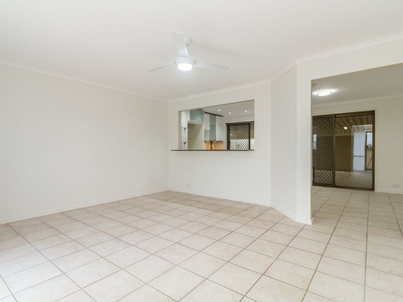 Photo - 10 Ixora Court, Regents Park QLD 4118 - Image 5