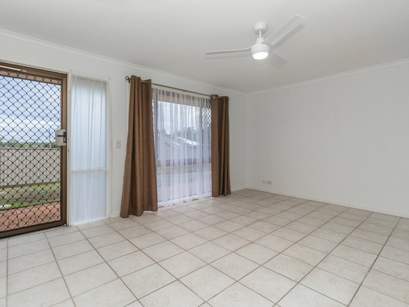 Photo - 10 Ixora Court, Regents Park QLD 4118 - Image 6