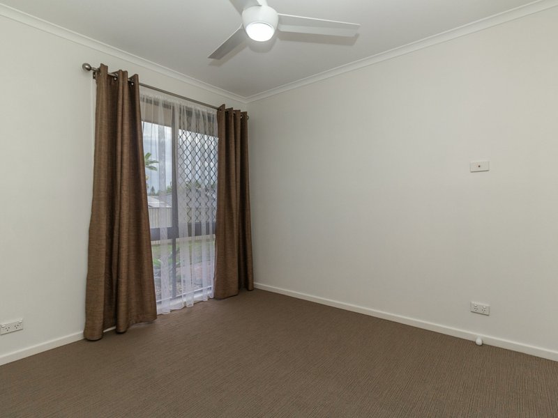 Photo - 10 Ixora Court, Regents Park QLD 4118 - Image 8