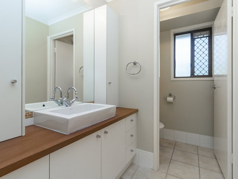 Photo - 10 Ixora Court, Regents Park QLD 4118 - Image 9