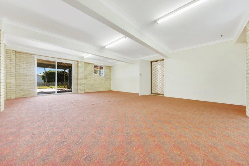 Photo - 10 J Hickey Ave , Clinton QLD 4680 - Image 4