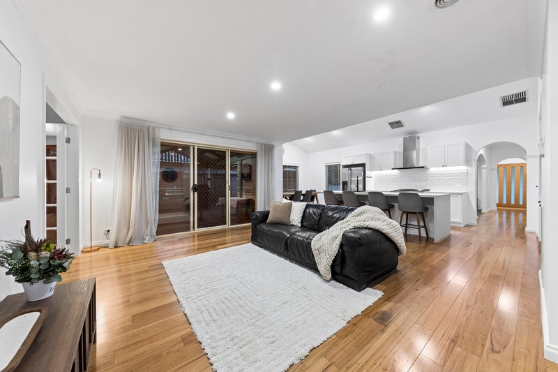 Photo - 10 Jagger Circuit, Cranbourne East VIC 3977 - Image 1