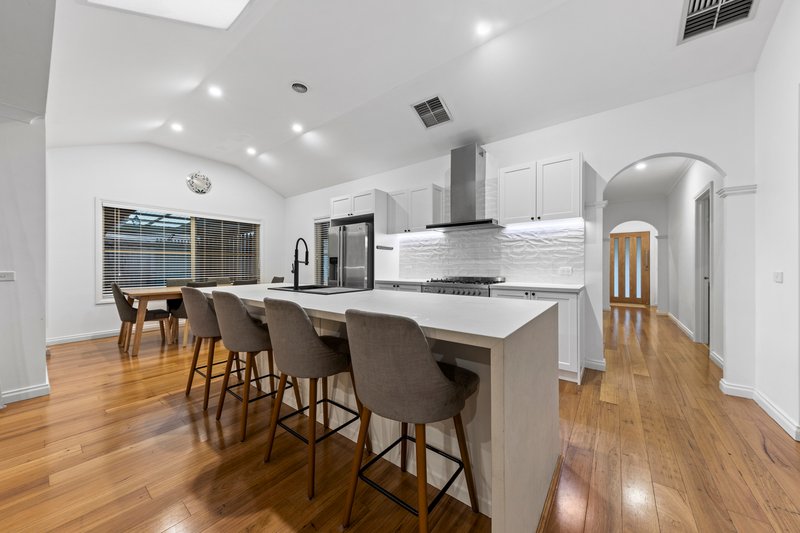 Photo - 10 Jagger Circuit, Cranbourne East VIC 3977 - Image 6