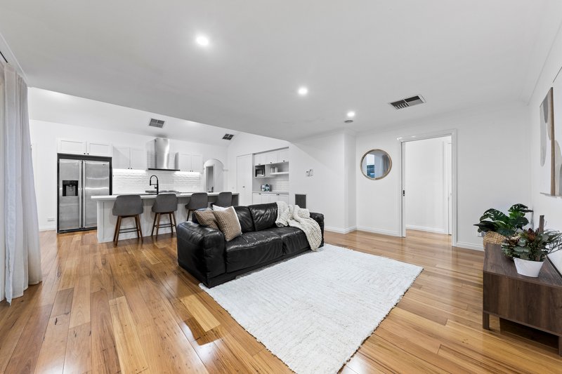 Photo - 10 Jagger Circuit, Cranbourne East VIC 3977 - Image 7