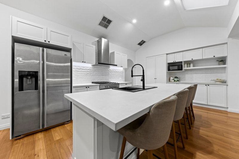 Photo - 10 Jagger Circuit, Cranbourne East VIC 3977 - Image 8