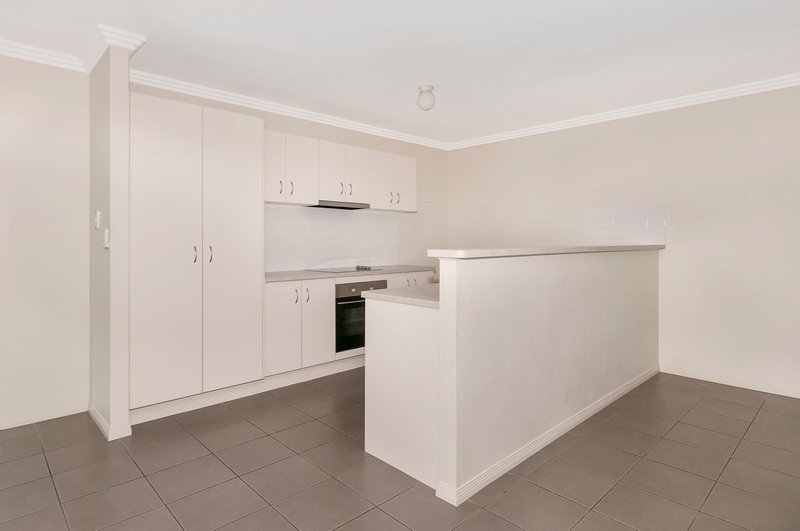 Photo - 10 Jasmine Place, Beenleigh QLD 4207 - Image 3