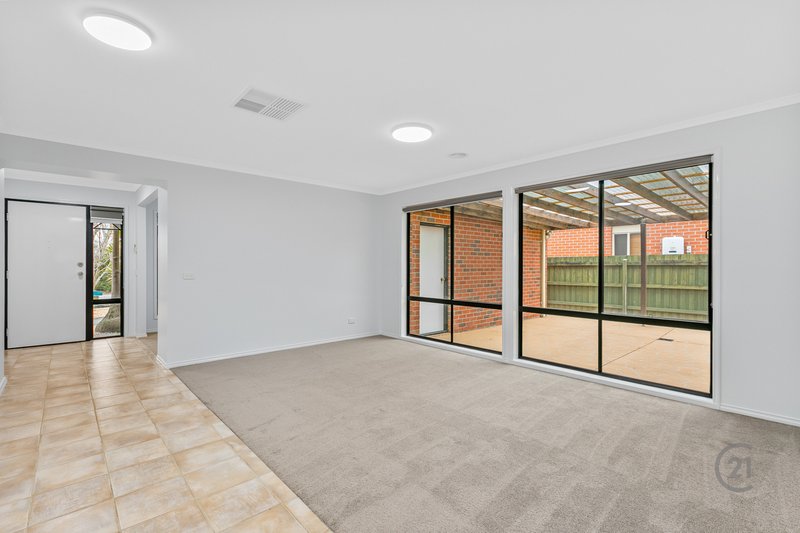 Photo - 10 Jedburgh Way, Point Cook VIC 3030 - Image 7