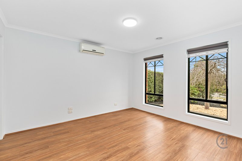 Photo - 10 Jedburgh Way, Point Cook VIC 3030 - Image 11