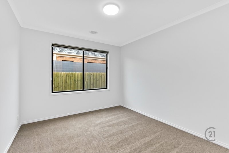 Photo - 10 Jedburgh Way, Point Cook VIC 3030 - Image 14