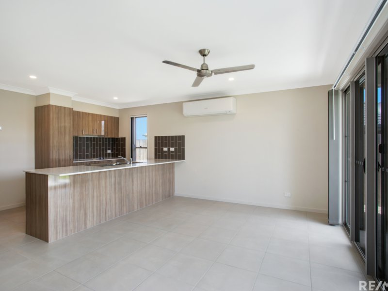 Photo - 10 Jeremy Street, Coomera QLD 4209 - Image 2