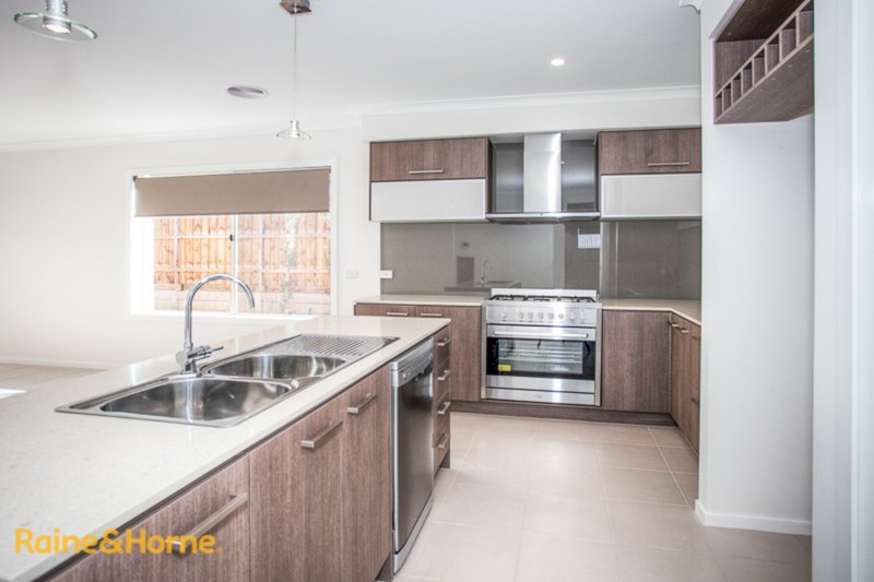 Photo - 10 Jersey Drive, Sunbury VIC 3429 - Image 3