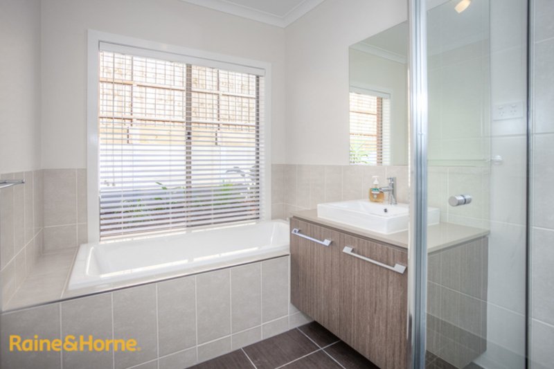 Photo - 10 Jersey Drive, Sunbury VIC 3429 - Image 7