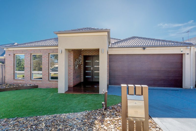 10 Jirrahlinga Terrace, Craigieburn VIC 3064