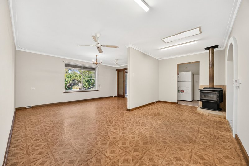 Photo - 10 John Crescent, Byford WA 6122 - Image 5
