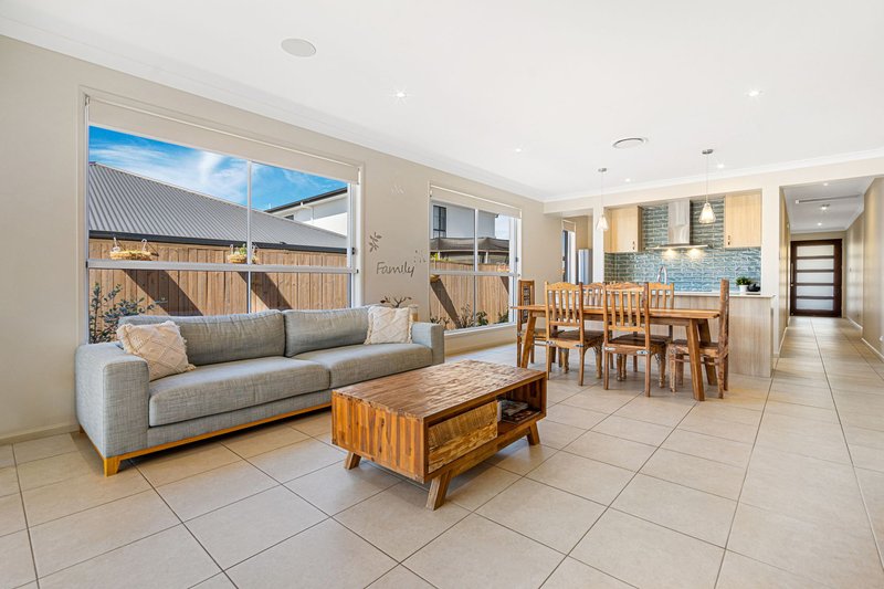 Photo - 10 Kakadu Street, Pimpama QLD 4209 - Image 11