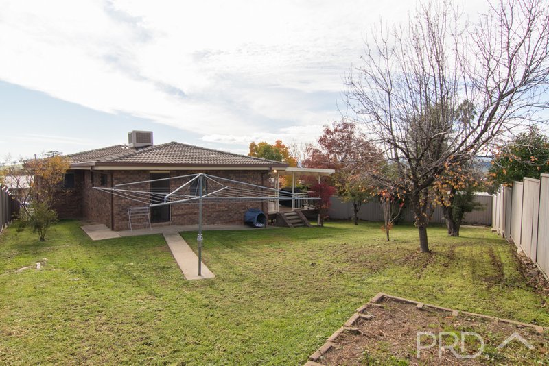 Photo - 10 Kaleema Crescent, Tumut NSW 2720 - Image 16