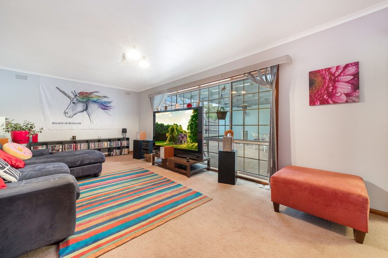 Photo - 10 Kambara Drive, Mulgrave VIC 3170 - Image 3