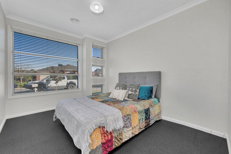 Photo - 10 Kelso Street, Craigieburn VIC 3064 - Image 3