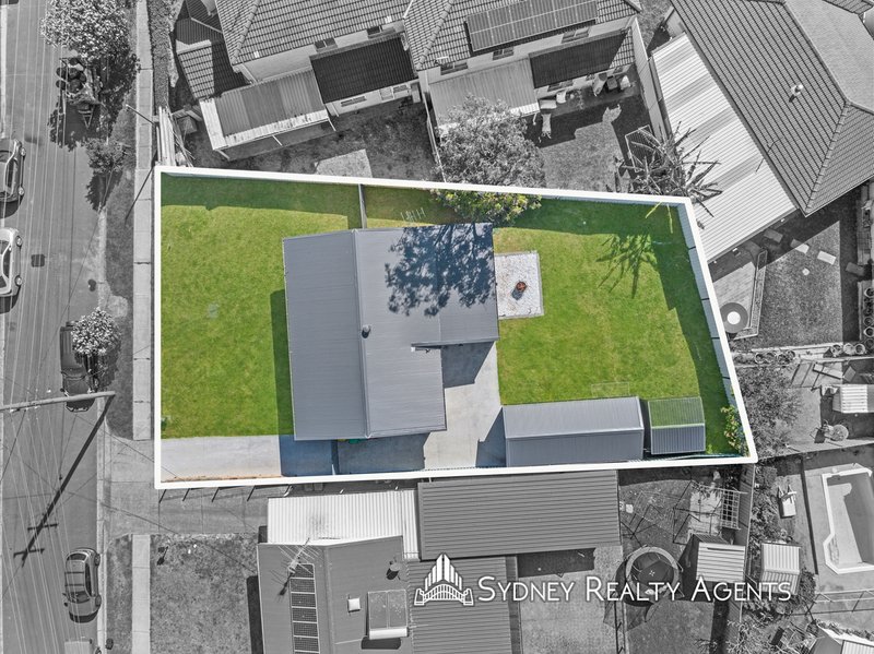 Photo - 10 Kenny Avenue, Casula NSW 2170 - Image 3