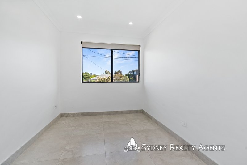 Photo - 10 Kenny Avenue, Casula NSW 2170 - Image 7