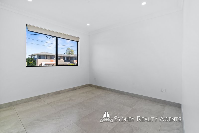 Photo - 10 Kenny Avenue, Casula NSW 2170 - Image 9