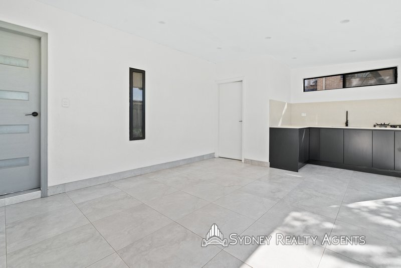 Photo - 10 Kenny Avenue, Casula NSW 2170 - Image 12