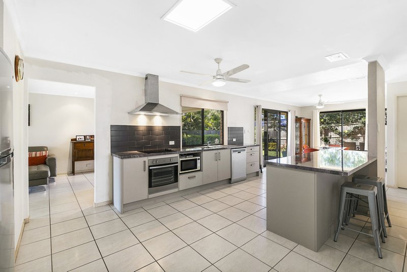 Photo - 10 Kentia Street, Mount Gravatt East QLD 4122 - Image 4