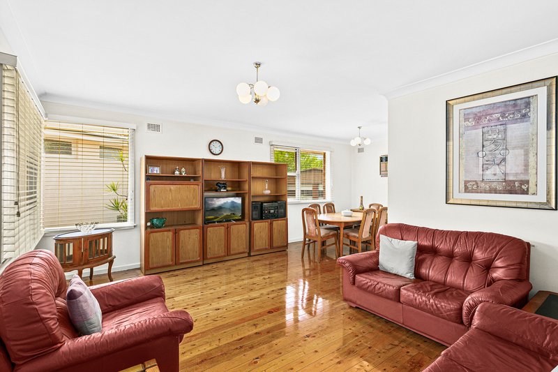 Photo - 10 Kerry Crescent, Roselands NSW 2196 - Image 3