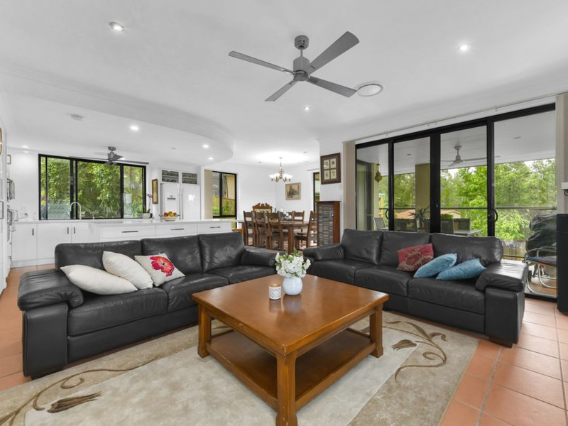 Photo - 10 Kettleton Close, Bridgeman Downs QLD 4035 - Image 3