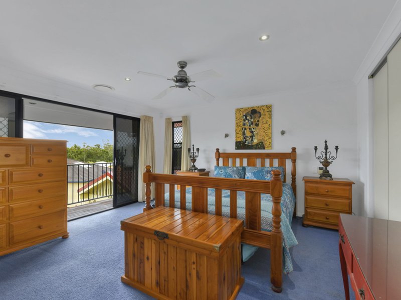 Photo - 10 Kettleton Close, Bridgeman Downs QLD 4035 - Image 8