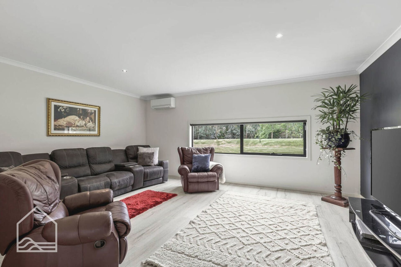 5-bedroom unit at 10 Kevian Park Drive, Wallington, VIC 3222, Greater Geelong, Victoria