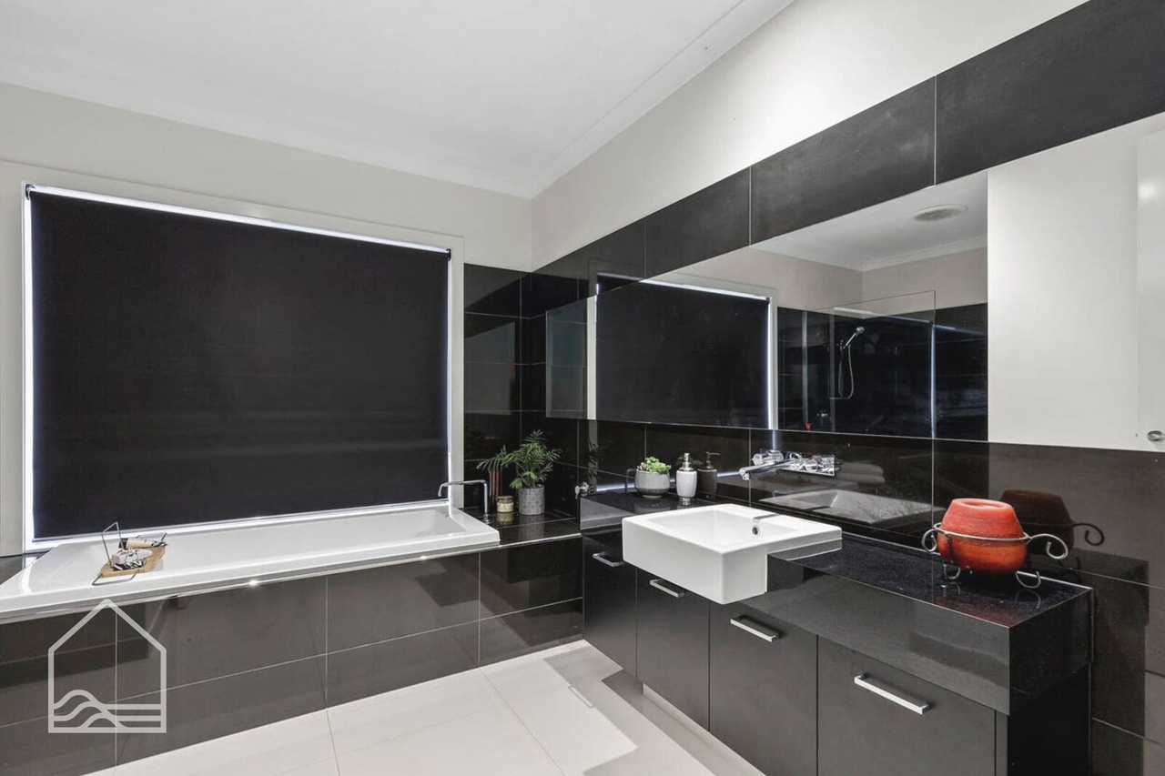 5-bedroom unit at 10 Kevian Park Drive, Wallington, VIC 3222, Greater Geelong, Victoria