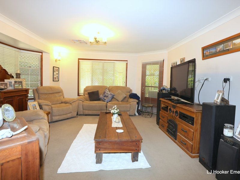 Photo - 10 Kidd Street, Emerald QLD 4720 - Image 5