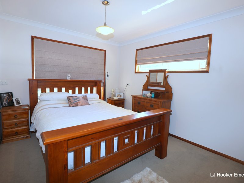 Photo - 10 Kidd Street, Emerald QLD 4720 - Image 12