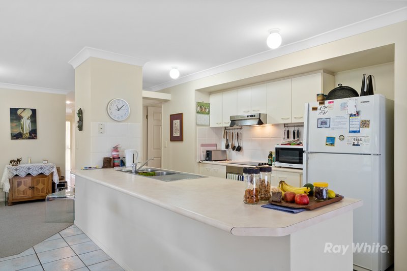 Photo - 10 Kiewa Place, Kuraby QLD 4112 - Image 4