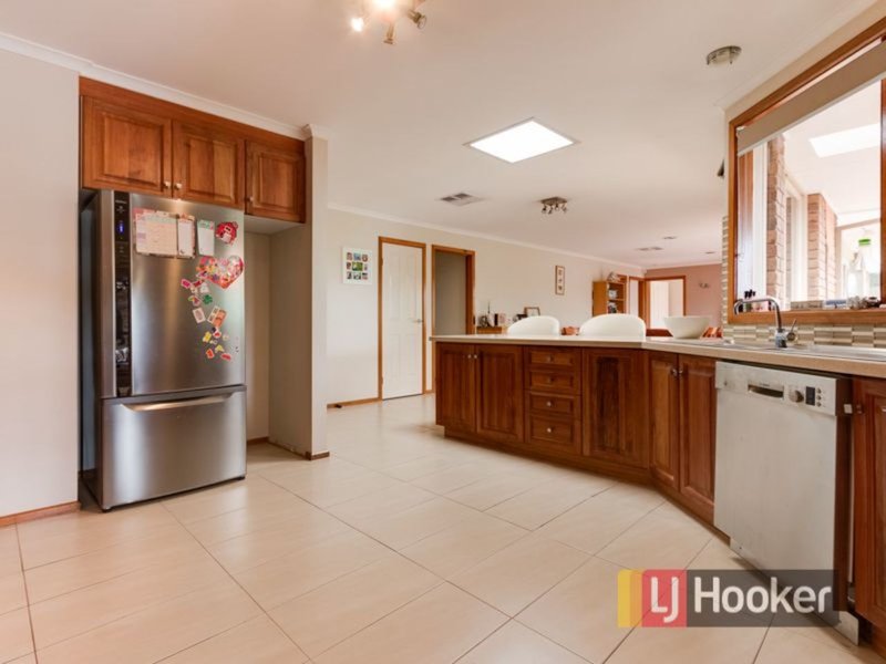 Photo - 10 Killarney Court, Berwick VIC 3806 - Image 7