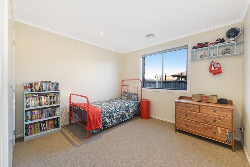 Photo - 10 Kimberley Downs Court, Narre Warren South VIC 3805 - Image 16