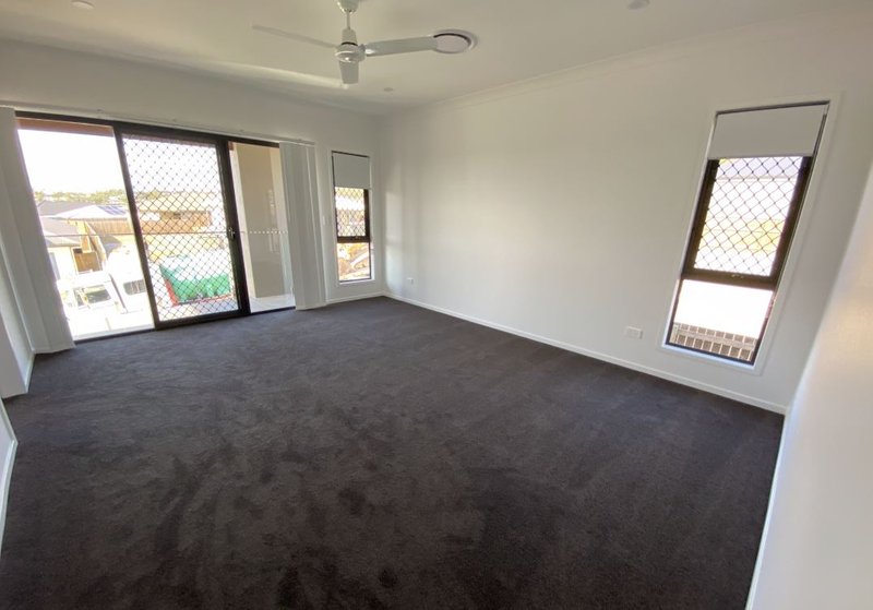 Photo - 10 Kincraig Circuit, Spring Mountain QLD 4300 - Image 8