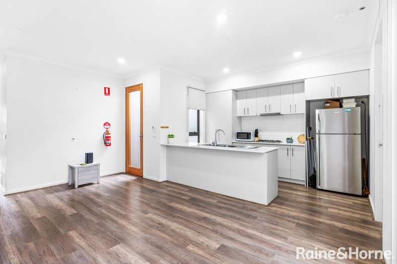 Photo - 10 Kingdom Boulevard, Weir Views VIC 3338 - Image 3