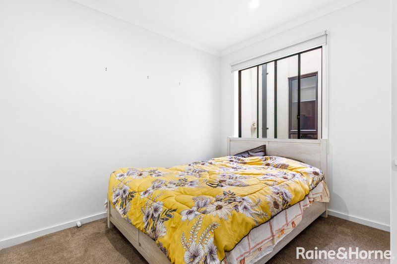 Photo - 10 Kingdom Boulevard, Weir Views VIC 3338 - Image 6